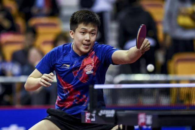 在替补席上 在替补席上