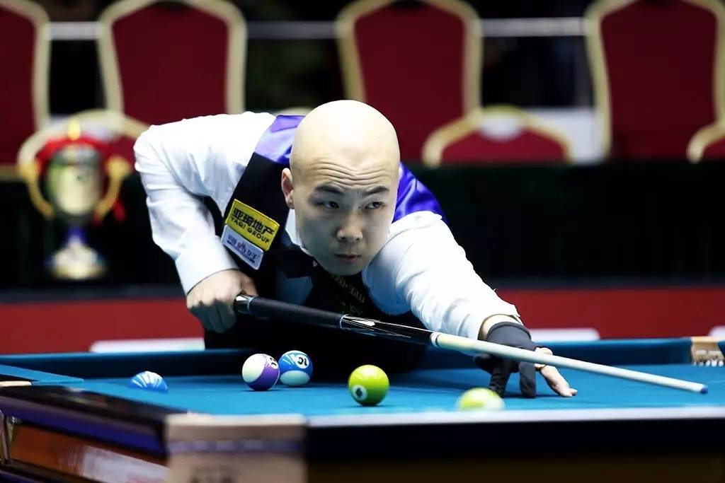 足球运作的 足球运作的