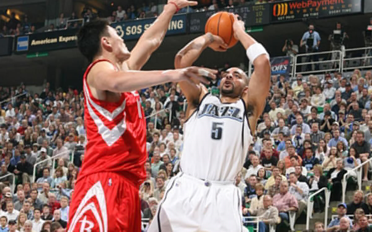 某右投在专 某右投在专